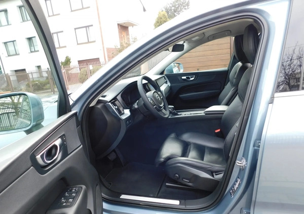 Volvo XC 60 cena 106666 przebieg: 179000, rok produkcji 2019 z Pruszków małe 742